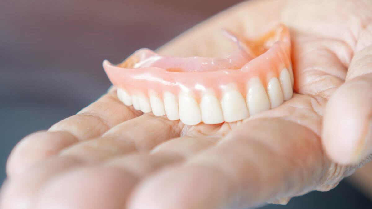 Dentures at Vilva Cosmetics